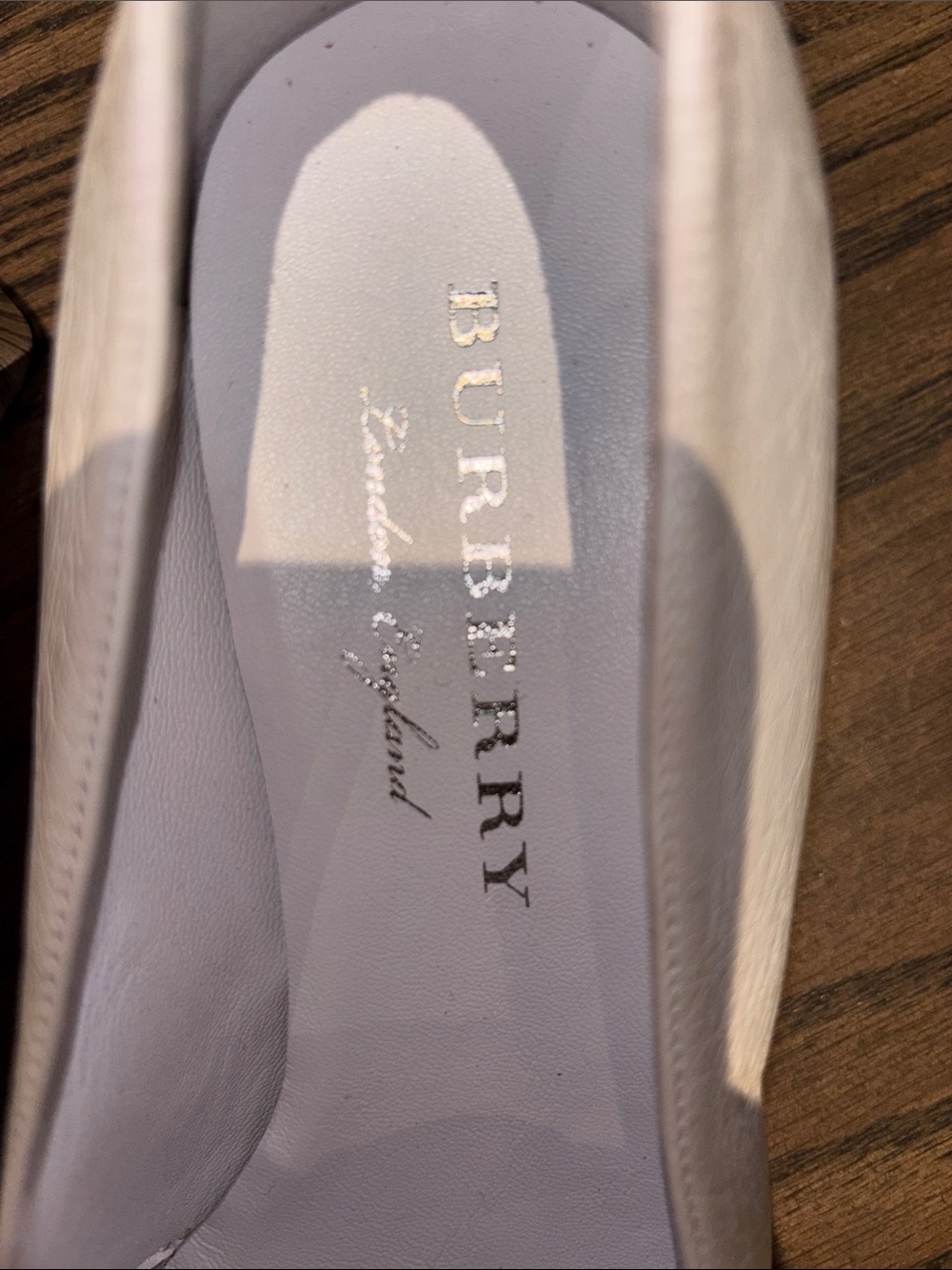 Burberry Ambridge White Leather Embellished Pumps 39 - Picture 3 of 6